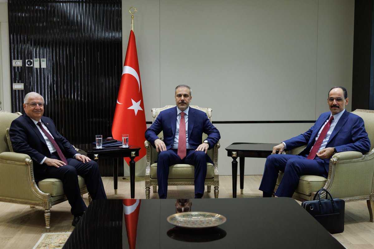 T.C. Dışişleri Bakanlığı (@tc_disisleri) on Twitter photo Bakanımız <a href="/HakanFidan/">Hakan Fidan</a>, Milli Savunma Bakanımız Yaşar Güler ve MİT Başkanımız İbrahim Kalın ile Bakanlığımızda biraraya geldi. Bakanımız <a href="/HakanFidan/">Hakan Fidan</a>, Milli Savunma Bakanımız Yaşar Güler ve MİT Başkanımız İbrahim Kalın ile Bakanlığımızda biraraya geldi.