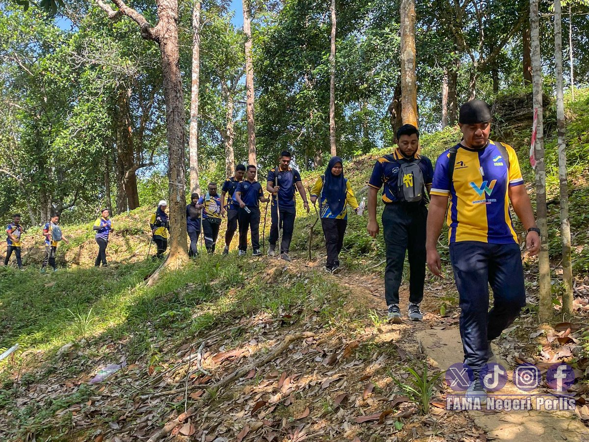 PerlisFama's tweet photo. Program ini melibatkan penyertaan 30 orang kakitangan pelbagai jawatan diketuai oleh YBrs En Mohd Anzara bin Azizan, Pengarah FAMA Negeri Perlis. https://t.co/YlZxBIzT60