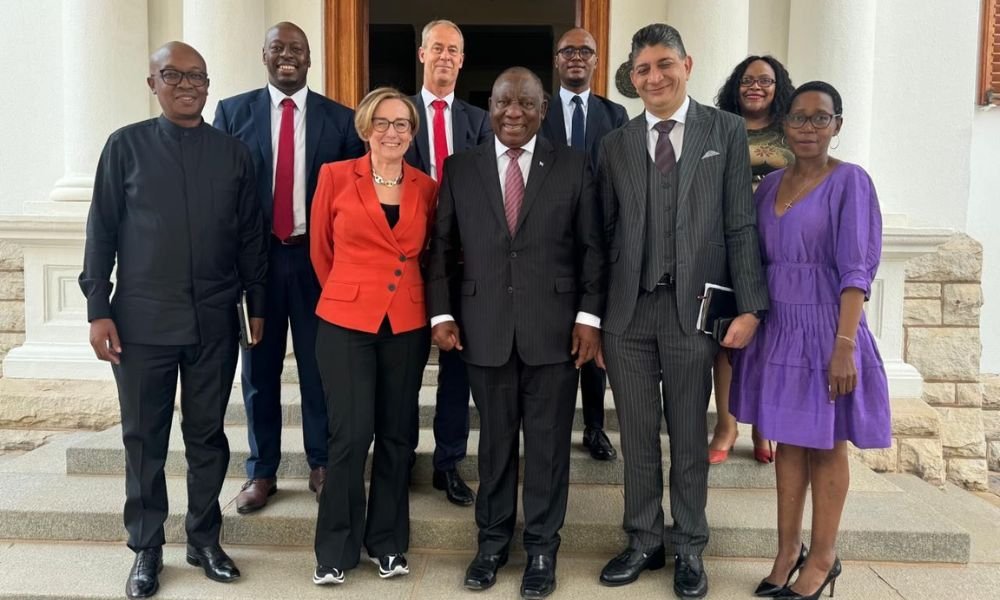 MainlandAfrica's tweet photo. Vodacom 30 Years Anniversary 2024.

Vodacom CEO joined by Cyril , Parks Tau,  &amp; Solly Malatsi.
Solly Malatsi released gazette creating options for Starlink entry. 
Parks has hailed Remgro- Vodacom merger ref Maziv. 
Rupert wants in on Starlink. 
Vodacom will become local partner. https://t.co/1C7mwPaPpN