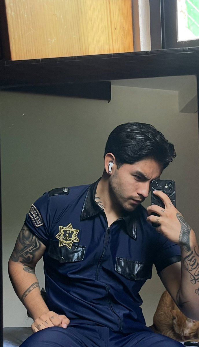 offlexes's tweet image. Aqui para hacer valer la ley.
-
#male #sexy #erotic #softporn #bro #selfie