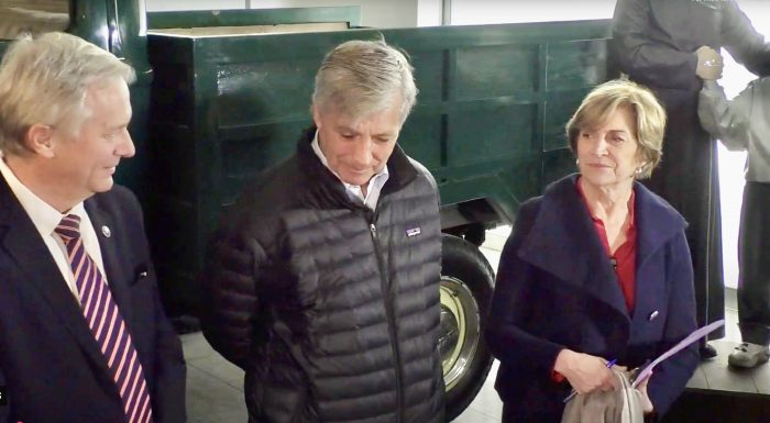 Los grandes patrones de Chile administran y arbitran los conflictos entre las derechas. 

Esa es la verdad de la milanesa y la respuesta a la pregunta ¿Quién tiene el poder?