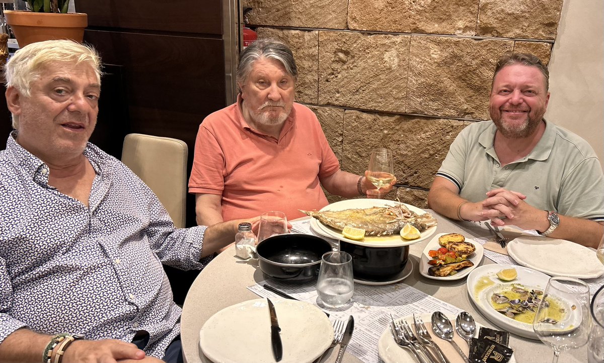 La pàtria, els herois, la vida… som allò que som per oràculs com ells… des de sempre i per sempre, pel país, les persones i la valencianitat #Identitat <a href="/LlFornes/">Lluís Fornés i Pérez</a> #EduardMira #JuanLagardera #CarmelRoda <a href="/AbelardSaragoss/">Abelard Saragossà</a> <a href="/vicentsolerm/">Vicent Soler i Marco</a> <a href="/AlexisMariM/">Alexis Marí.</a> <a href="/Senguix/">Salvador Enguix</a>