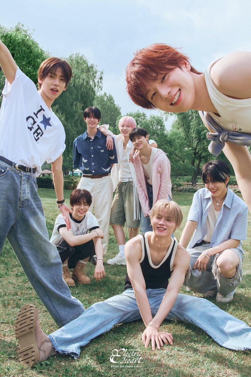 8TURNBRAZIL's tweet image. 💙🦋| Saiu o terceiro concept photos de [Electric Heart: 찬란하게 빛날]

💿 ALBUM RELEASE
21.08.2025 6AM(🇧🇷)

#8TURN #에잇턴 #エイトターン
#Electric_Heart
#8TURN_Electric_Heart