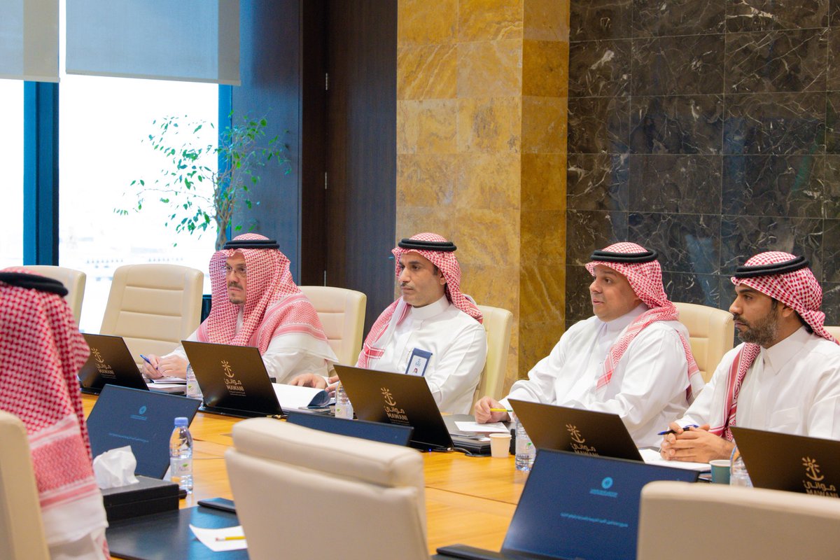 ضمن خطط مشروع تأهيل المواقع التاريخية، والتي تهدف إلى تعزيز المشهد الثقافي، وتفعيل الأصول التاريخية، وتعظيم الاستفادة منها؛ تم عقد اجتماع بين #هيئة_تطوير_الشرقية والهيئة العامة للموانئ، بحضور الرئيس التنفيذي المكلف للهيئة الدكتور طلال المغلوث ورئيس الهيئة العامة للموانئ المهندس