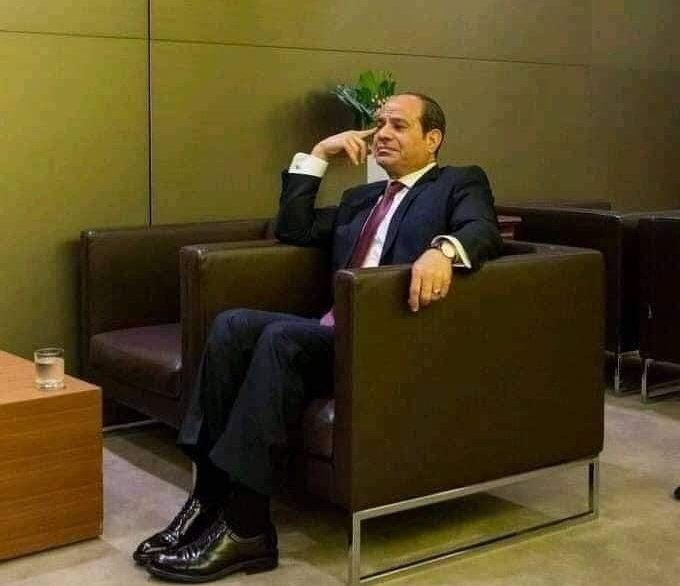 وانا قاعد اتفرج علي مظاهرات الاخوان المسلمين فرع تل ابيب يتظاهرون امام السفارة المصرية  ويطالبوا مصر بوقف الابادة والتجويع في غزة.