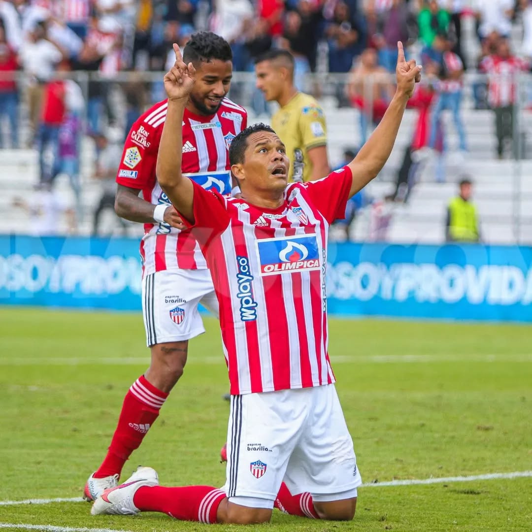 📆#UnDiaComoHoy ¡Carlos Bacca anotaba su gol 74° en Junior! 🇮🇩

🔙 Ocurrió el 31 de Julio del 2022, en el empate de  Águilas doradas 1 vs 1 Junior, fue el primer gol de Bacca en su regreso al cuadro ‘tiburon'.

#VamosJunior🔴⚪🔵
#efemerides #LigaBetPlay