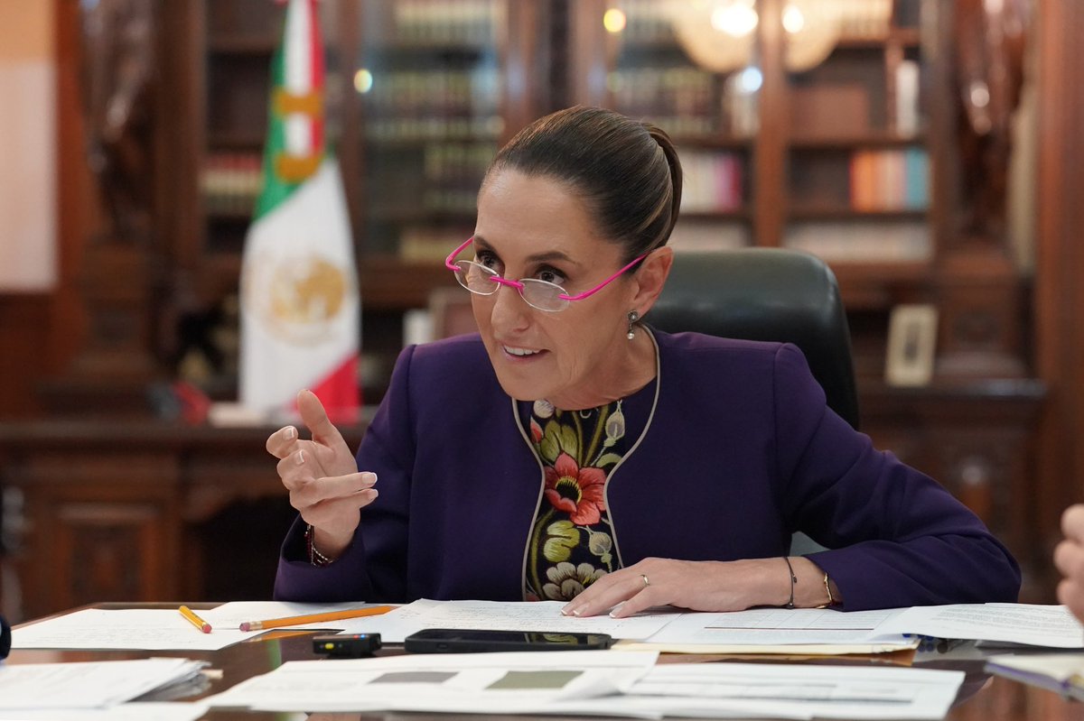 🇲🇽📞 "Tuvimos una muy buena llamada con el presidente Trump. Evitamos el aumento de aranceles anunciado para mañana y conseguimos 90 días para construir un acuerdo de largo plazo con base en el diálogo", informó la presidenta Claudia Sheinbaum.

En la llamada participaron Juan