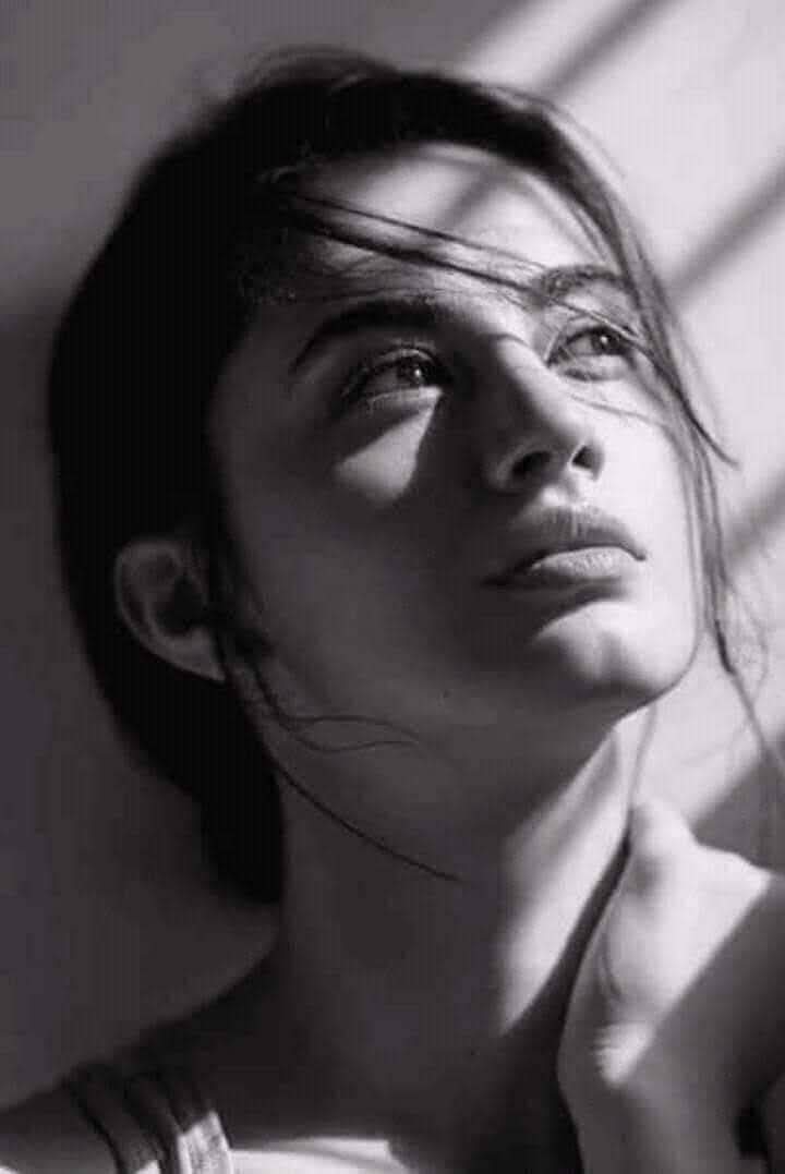 وإن سألوك عني ..

فأنا بين الشوق والبعد

نصبت خيامي ♪... 💭
