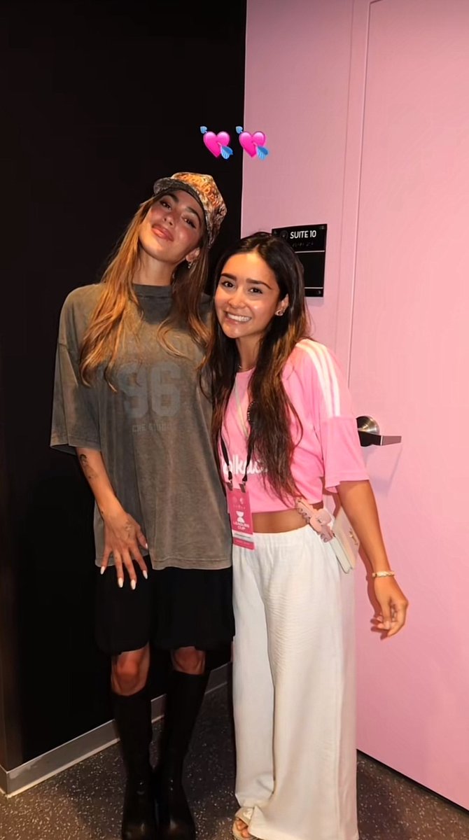 está tan hermosa mamá viendo a papá <a href="/TiniStoessel/">tini</a> 🧚🏻‍♀️