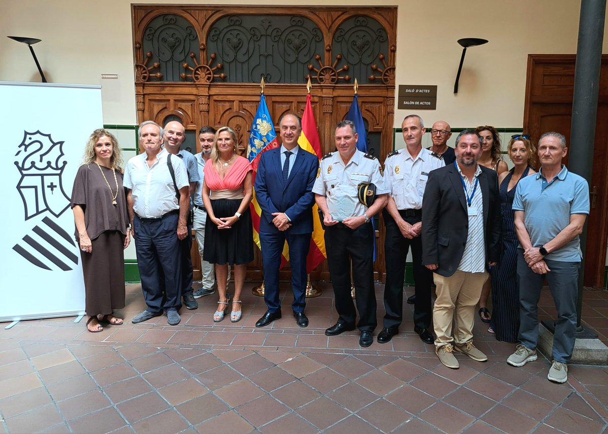 GVASalutCastelló (@gvadepsalutcs) on Twitter photo El Centro de Salud Pública de Castellón <a href="/GVACspCS/">Centre de Salut Pública de Castelló</a> ha reconocido la labor de la Unidad del Cuerpo Nacional de Policía Adscrita a la Comunitat Valenciana en un acto presidido por el conseller <a href="/GVAEmergencias/">GVA Emergències i Interior</a>
🎖️"Por su trabajo y compromiso con la salud pública en la provincia" El Centro de Salud Pública de Castellón <a href="/GVACspCS/">Centre de Salut Pública de Castelló</a> ha reconocido la labor de la Unidad del Cuerpo Nacional de Policía Adscrita a la Comunitat Valenciana en un acto presidido por el conseller <a href="/GVAEmergencias/">GVA Emergències i Interior</a>
🎖️"Por su trabajo y compromiso con la salud pública en la provincia"
