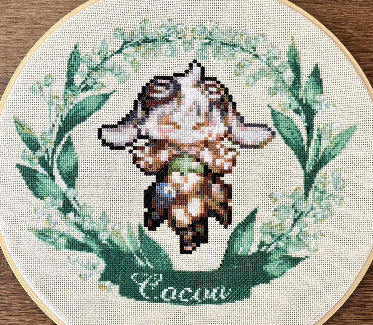 鈴蘭の剣一周年おめでとうございます🎉🎂🎈
遂にイリヤ最終章を迎えるんだなと感慨深い気持ちです(*´ω`*)
これからも鈴蘭の剣、もちろんウィルダ族と一緒に遊んでいたい！という事でココアさんで1周年おめでとう刺繍しました🪡😊
出来上がりまで↓↓
#鈴蘭の剣 #クロスステッチ