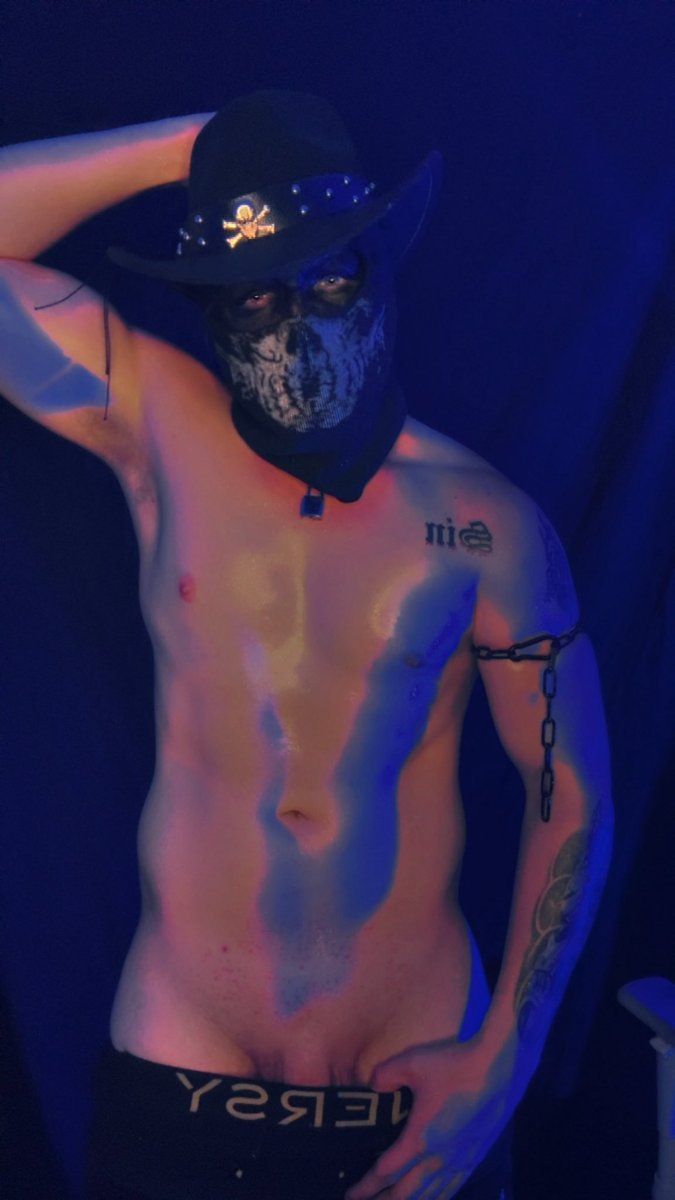 OP_Sin_'s tweet photo. Who wants to see more 😉

#masked #maskedman #mask #tiktok #nsfw #masktok #uk #tattoed https://t.co/4sXymurG1q