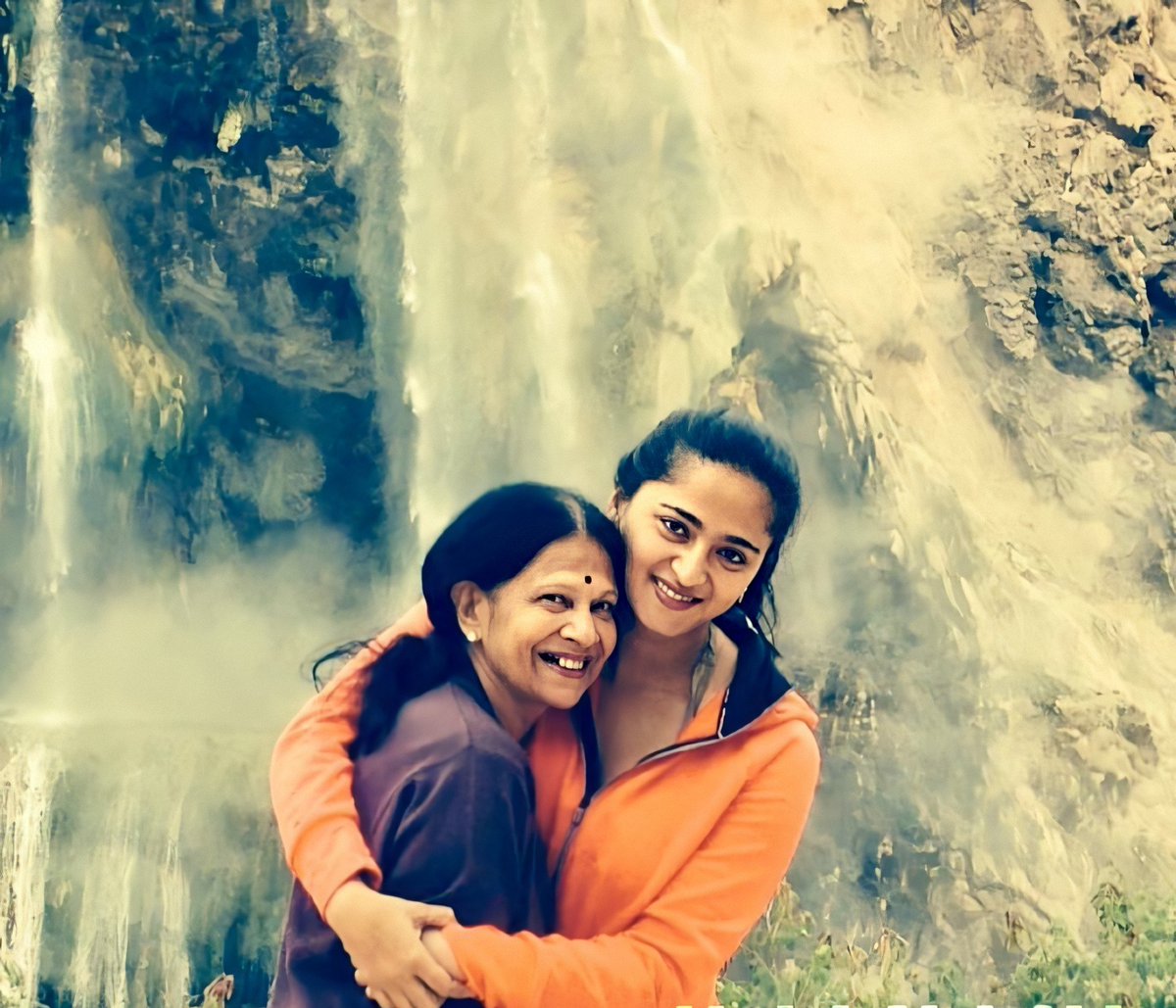 Sweetyfans_Club's tweet photo. Many Many Happy Returns of the day #PrafullaShetty amma
Lots of Love and respect amma❤💐
#HBDPrafullaShetty
@MsAnushkaShetty @guna_trueblue
#AnushkaShetty https://t.co/zw9Af6WGQK