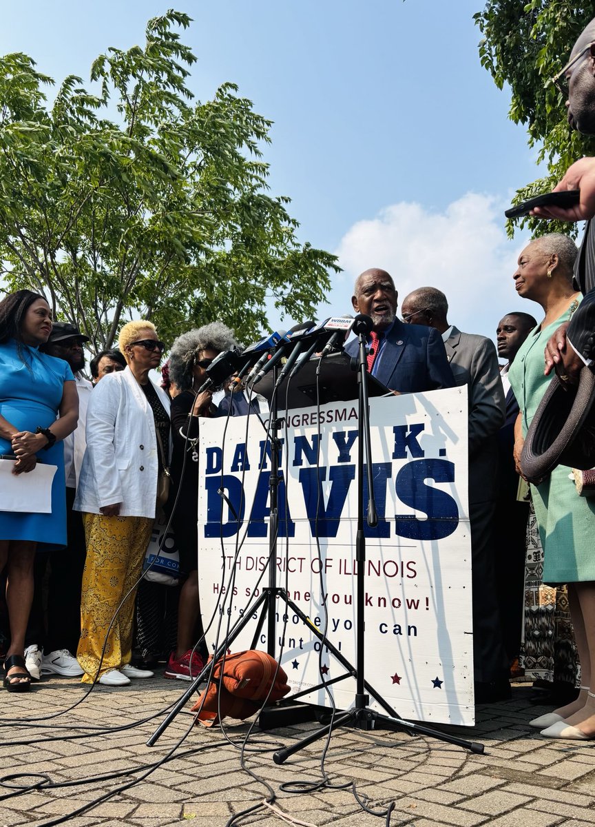 Congressman Danny Davis has announced his retirement and endorsement of ⁦⁦<a href="/FordLaShawnK/">Rep. La Shawn K Ford</a>⁩ for his seat ⁦<a href="/WBBMNewsradio/">WBBM Newsradio</a>⁩