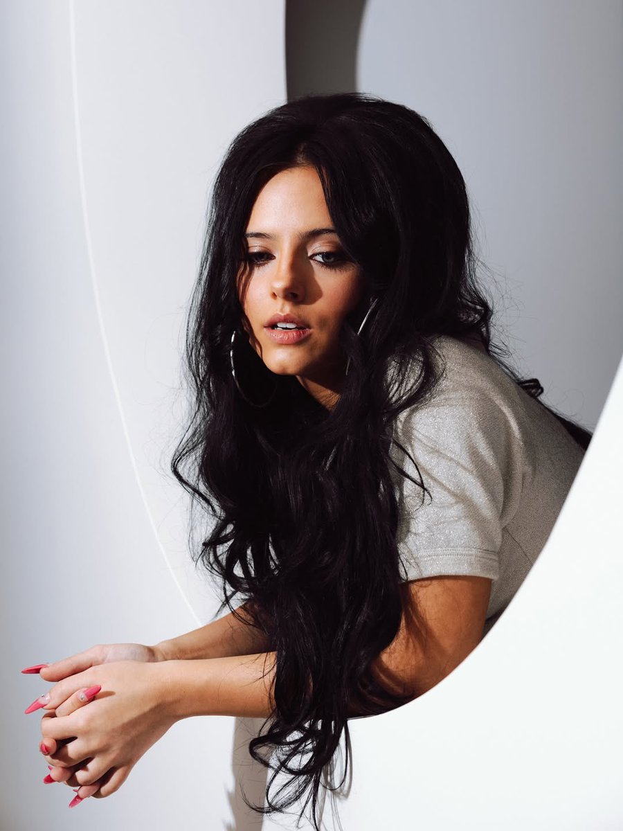 murphieshq's tweet photo. Jessie for LA Times🖤 https://t.co/s14fnHmdJp