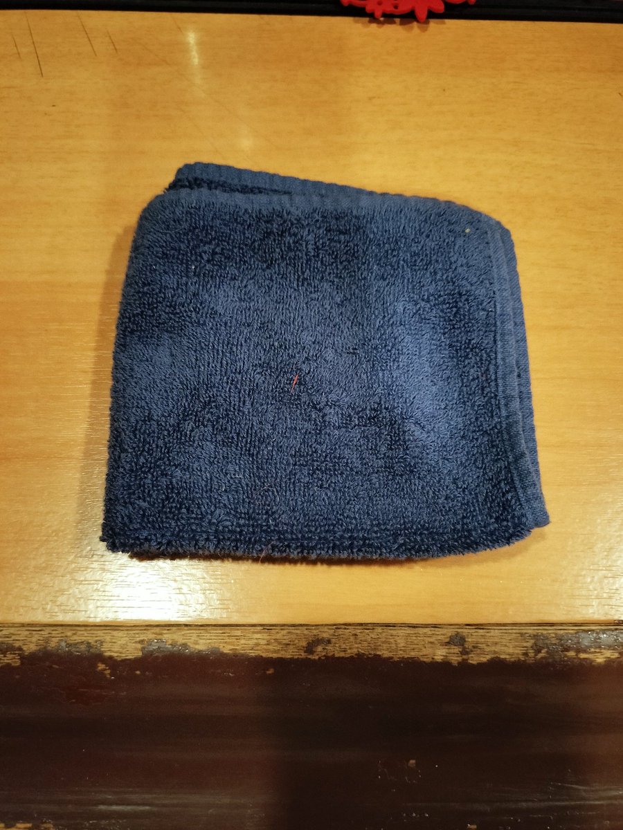 今夜はあまり時間がないけどと言いながら立ち寄ってくださる方の連鎖。
ゆっくりできないとわかっていても来てくださるのは嬉しいですね。ありがとうございました。次はゆっくりおいでくださいね。
明日から８月。お当番はゆいさんぽです。
画像のタオルはお忘れ物です。初心でお預かりしていますね。