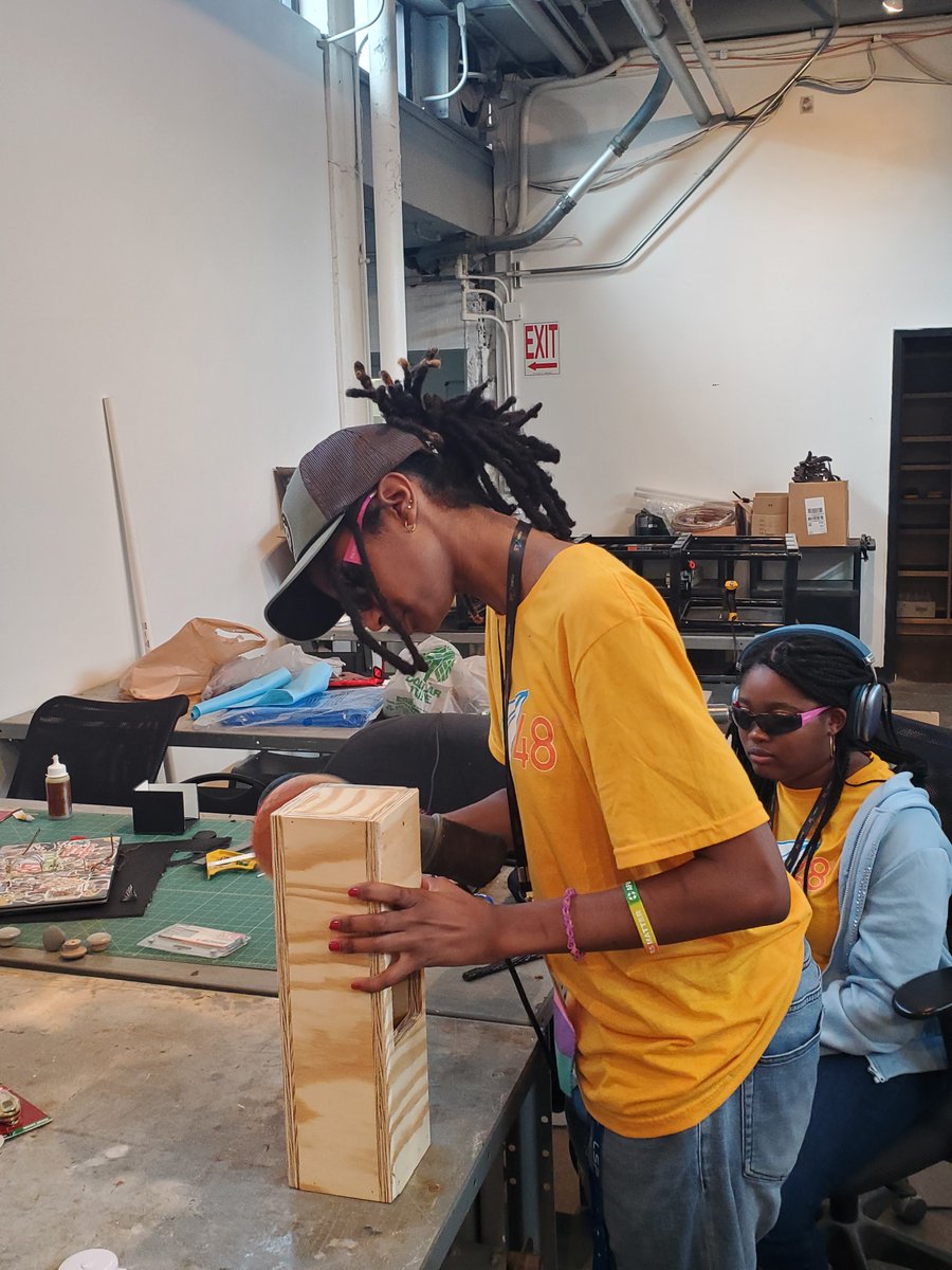 CACC_CPS's tweet image. CACC Engineering students joined the first-ever Make48 Women in STEM event, competing to create a product in just 48 hours! Meet the “WomEngineers” in these behind-the-scenes shots as they built and pitched their prototypes. #caccbest #cpsbest