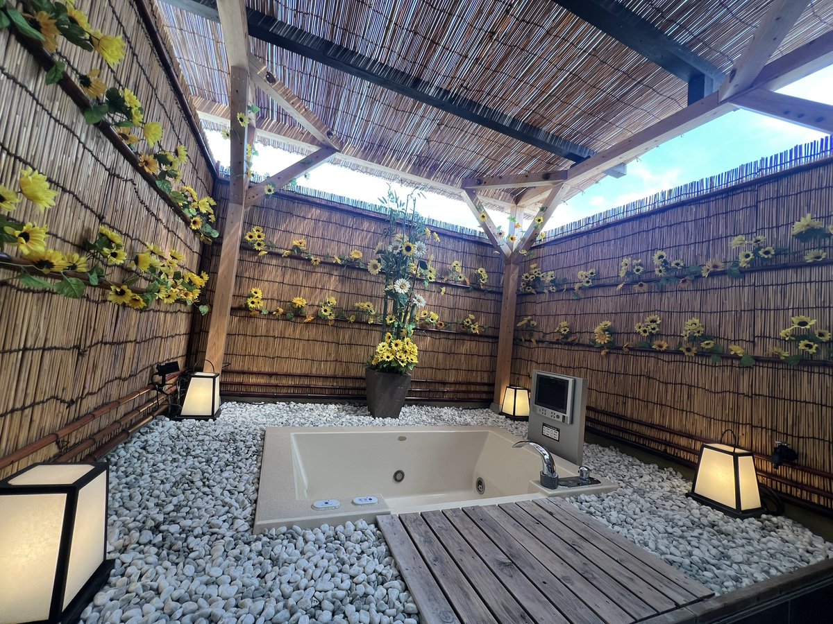 canon2_resort's tweet photo. 夏の装飾𓂃🌻
露天風呂付き客室🫧
広々とした露天風呂をお楽しみいただけるのは、姫路でカノンだけ✨️
デートにも大人気なお部屋🫶🤍 https://t.co/ykgsIBf3Uu