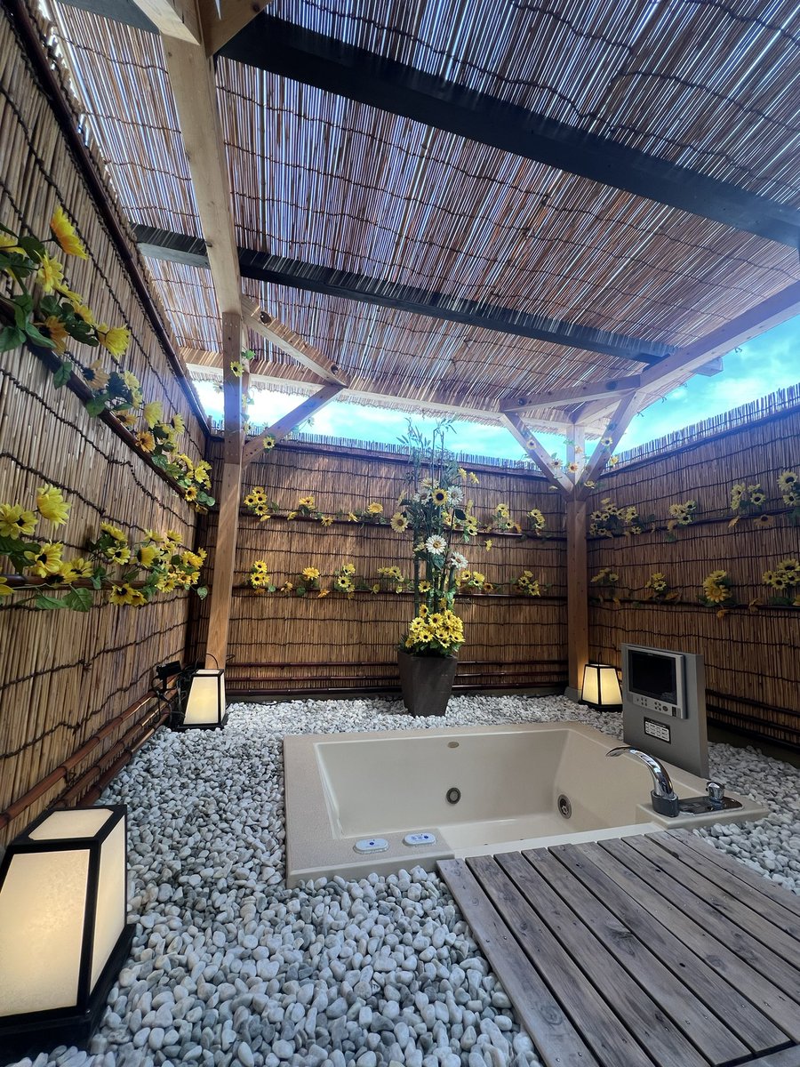 canon2_resort's tweet photo. 夏の装飾𓂃🌻
露天風呂付き客室🫧
広々とした露天風呂をお楽しみいただけるのは、姫路でカノンだけ✨️
デートにも大人気なお部屋🫶🤍 https://t.co/ykgsIBf3Uu