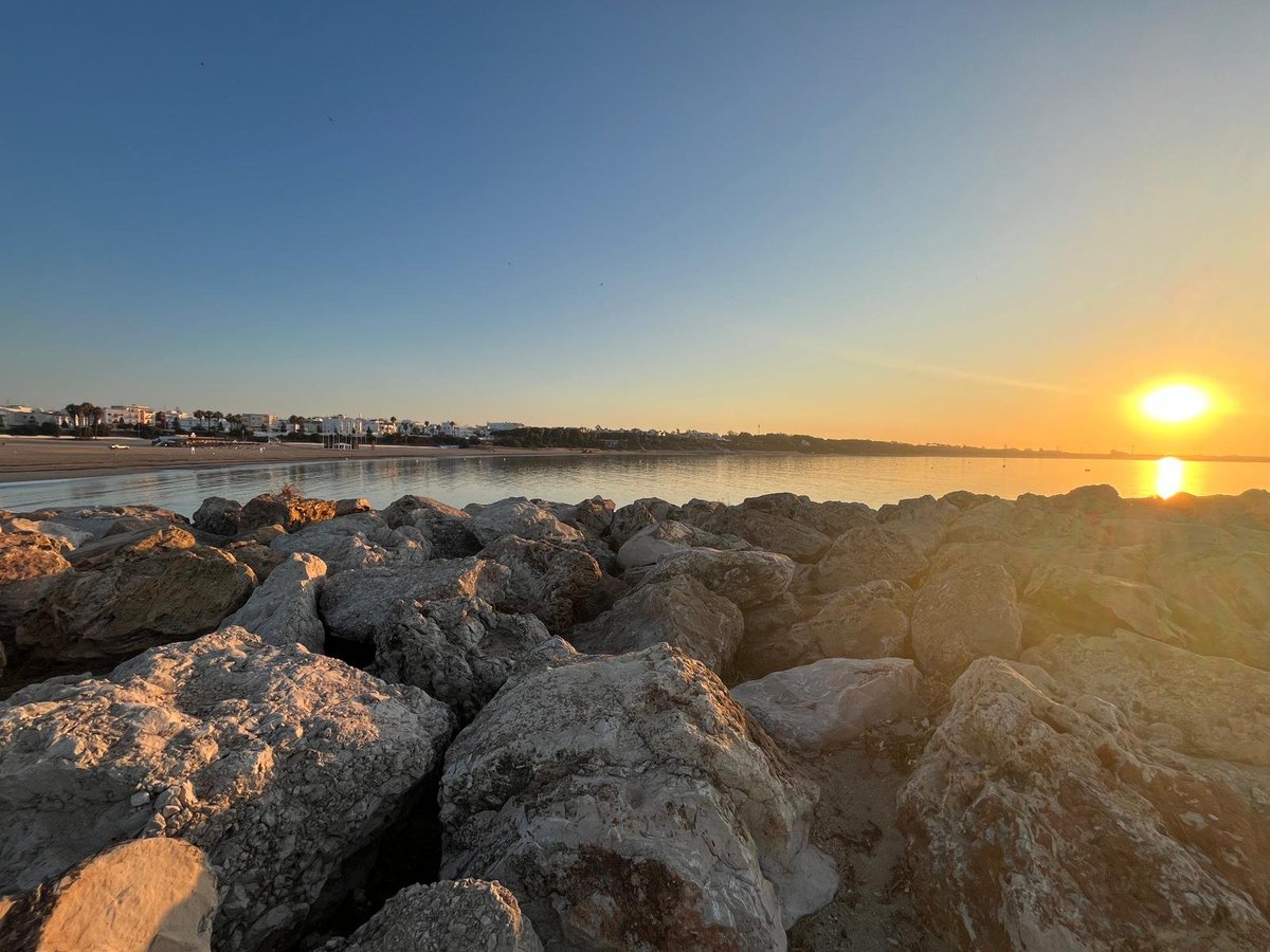 Una semanita y pico en Rota y aun estoy esperando que <a href="/xlykano/">Lykano</a> venga a verme... Si lo veis decidle que ya puede salir de casa, que los franceses se fueron hace semana y media.