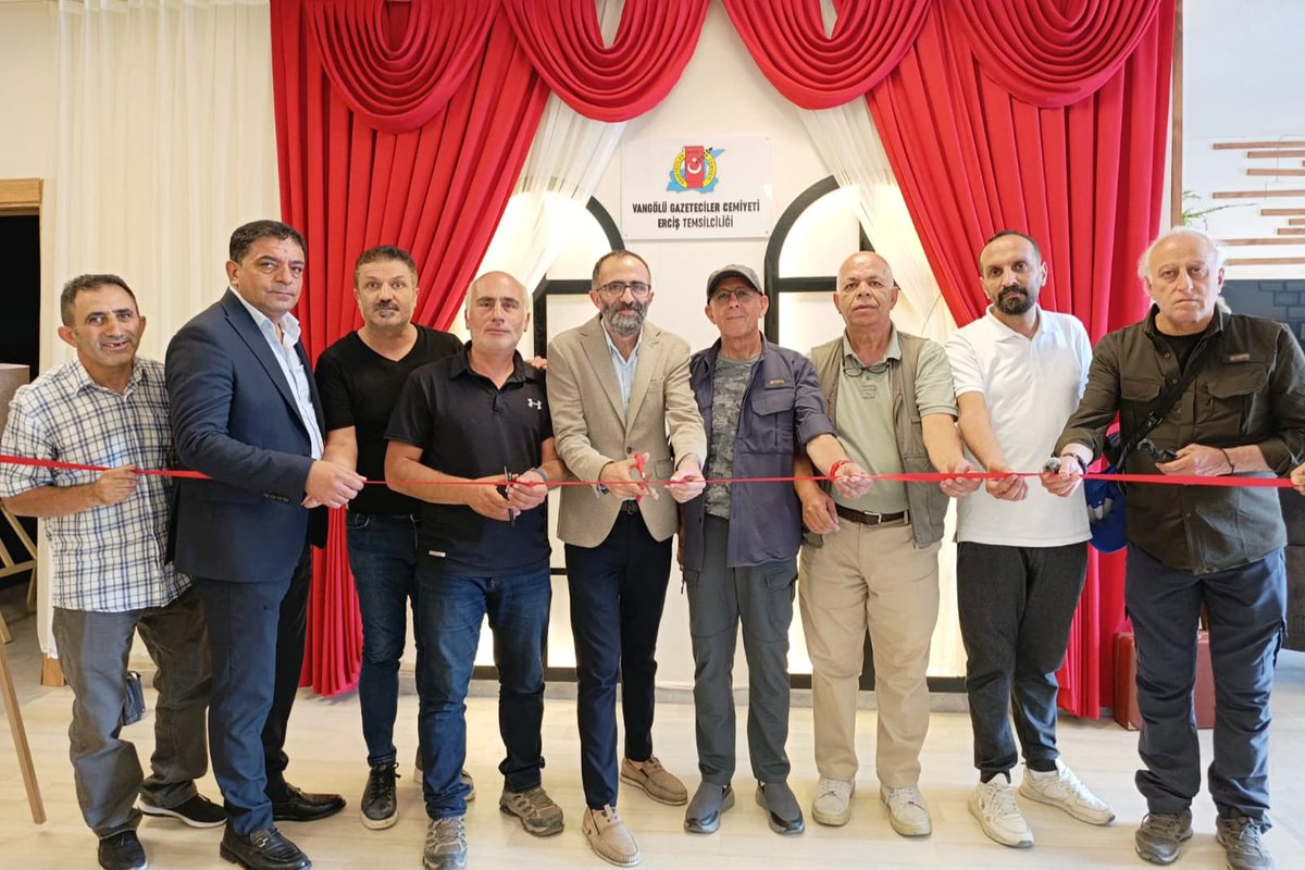 Vangölü Gazeteciler Cemiyeti Erciş Temsilciliği Hizmete Açıldı (Van Haber - Van Haberleri - Van) 
ulusalajans.com.tr/vangolu-gazete…
<a href="/vgckurumsal/">Vangölü Gazeteciler Cemiyeti</a> <a href="/orhandha/">ORHAN AŞAN</a>