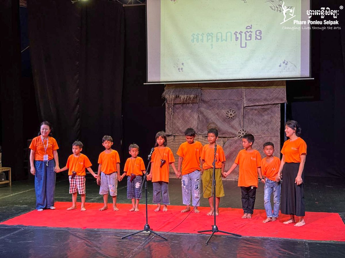 Thanks to Our Amazing Korean volunteer teachers.

For the past months, Ms. HYUNG Boksoon, Ms. CHOI Kyusun, and Ms. CHOI Ahlee—our Korean volunteer teachers—have shared their talents and kindness with Phare, teaching ocarina, photography, Korean, and English to our community.