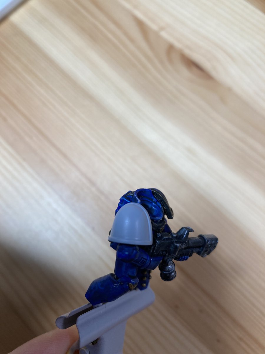 #今月完成しなかったプラモ晒そうぜ

ブラザーカリストゥスの肩の合わせ目を、他の部分を色分けしてから消しました。
合わせ目はもっと目立たない所か、消してから組めるようにしちくりー！

#ウォーハンマー