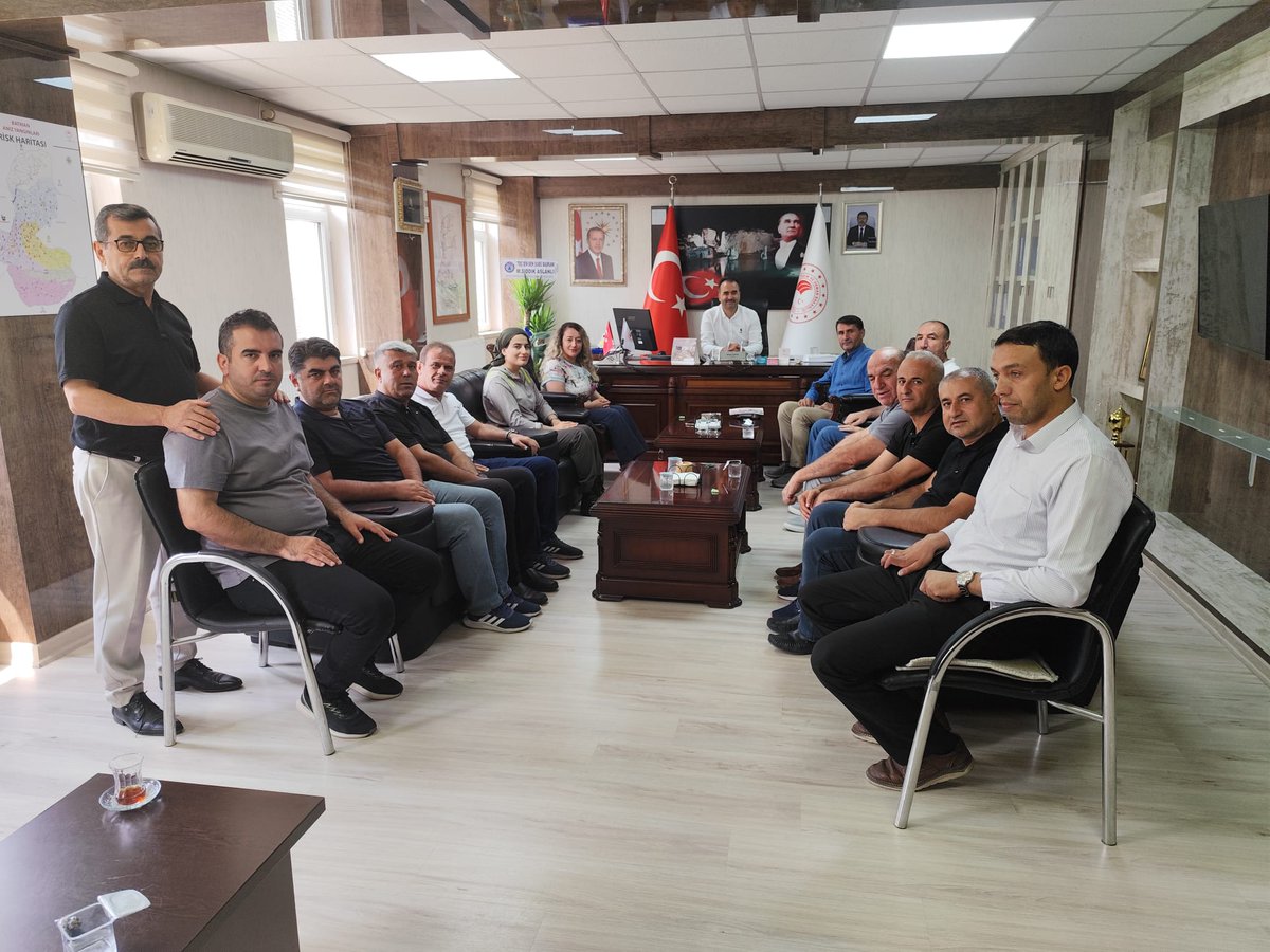 Batman İl Tarım ve Orman Müdürü olarak atanan Sayın Necdet TUNCER'e TOÇ BİR-SEN Batman şube teşkilatımiz ile beraber  hayırlı olsun ziyaretinde bulunduk. Değerli müdürümüze nezaketleri dolayısıyla çok teşekkür ediyor, yeni görevinde muvaffakiyetler diliyoruz.