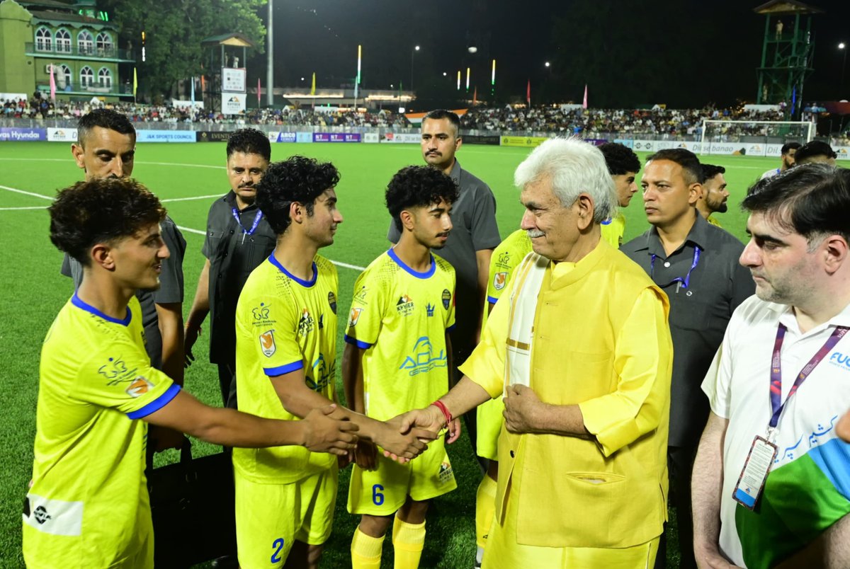 OfficeOfLGJandK's tweet image. I would like to congratulate  J&amp;amp;K Sports Council  and sponsors of the Kashmir Super League. The enthusiasm and passion witnessed over the past few days have been truly remarkable. A big thank you to all the enthusiastic fans and spectators who are cheering on the players.