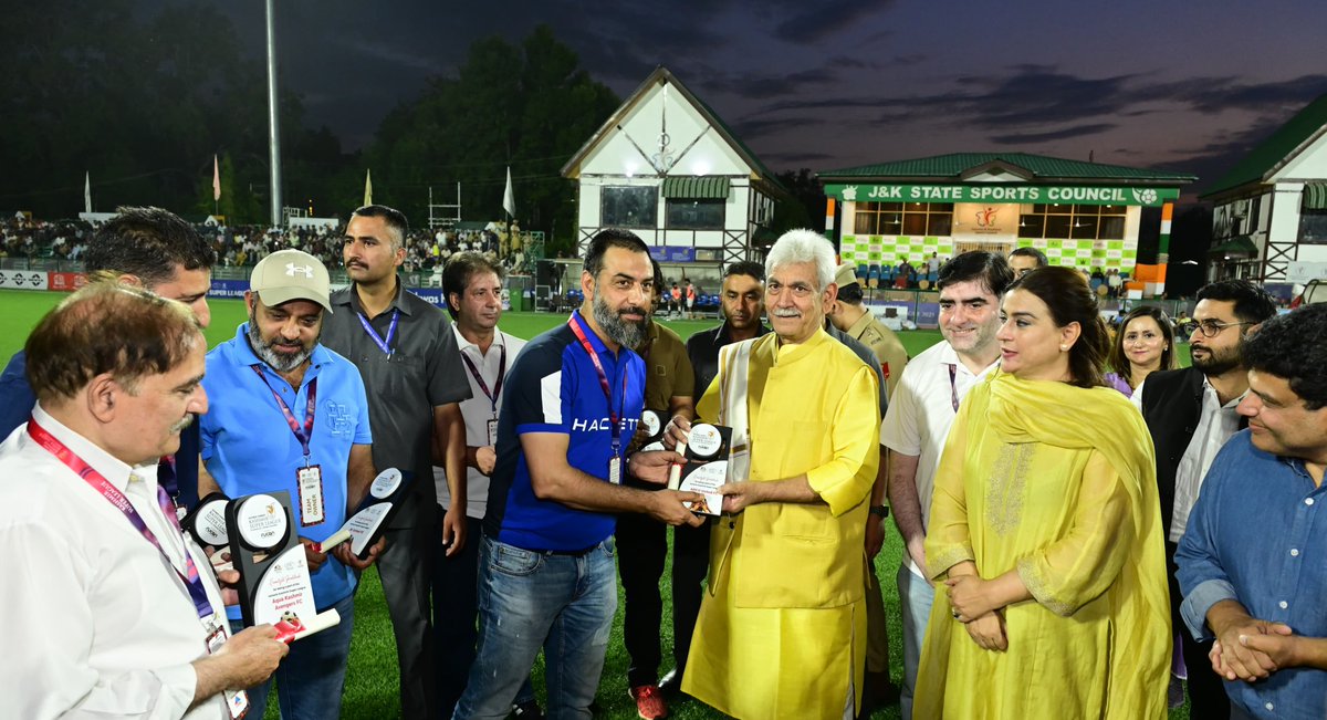OfficeOfLGJandK's tweet image. I would like to congratulate  J&amp;amp;K Sports Council  and sponsors of the Kashmir Super League. The enthusiasm and passion witnessed over the past few days have been truly remarkable. A big thank you to all the enthusiastic fans and spectators who are cheering on the players.