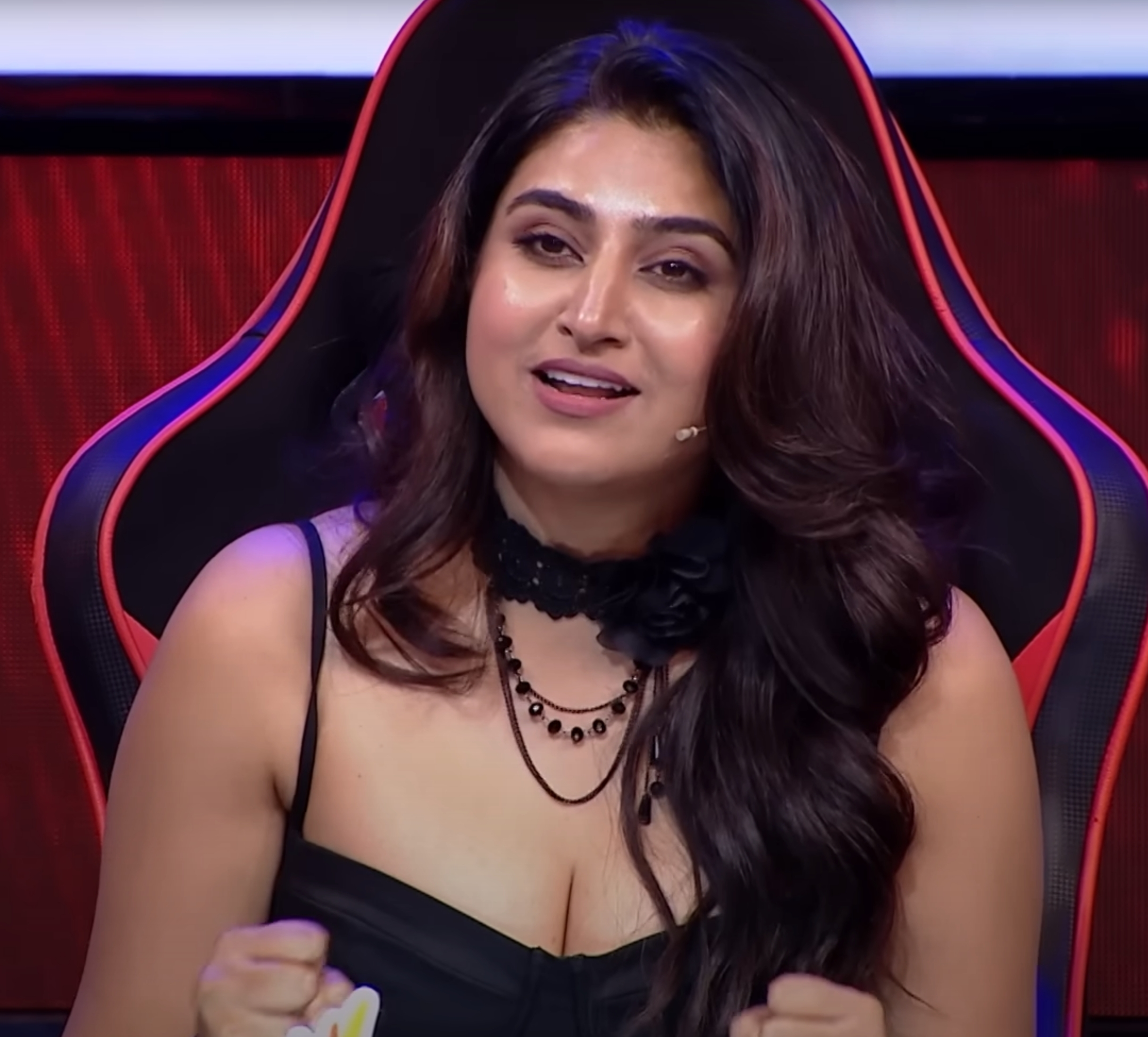 Varshini Sounderajan cleavage viral photos selfie clothless romantic onlyfans Pinterest redit pictures  of her juicy curves saari backless salwar shirt ceamy figure tiktok, Imdb, Flickr, Tumblr   cleavage exposing navel armpit juicy lip navel,iduppu,kiss smooch Email Id, WhatsApp Number,