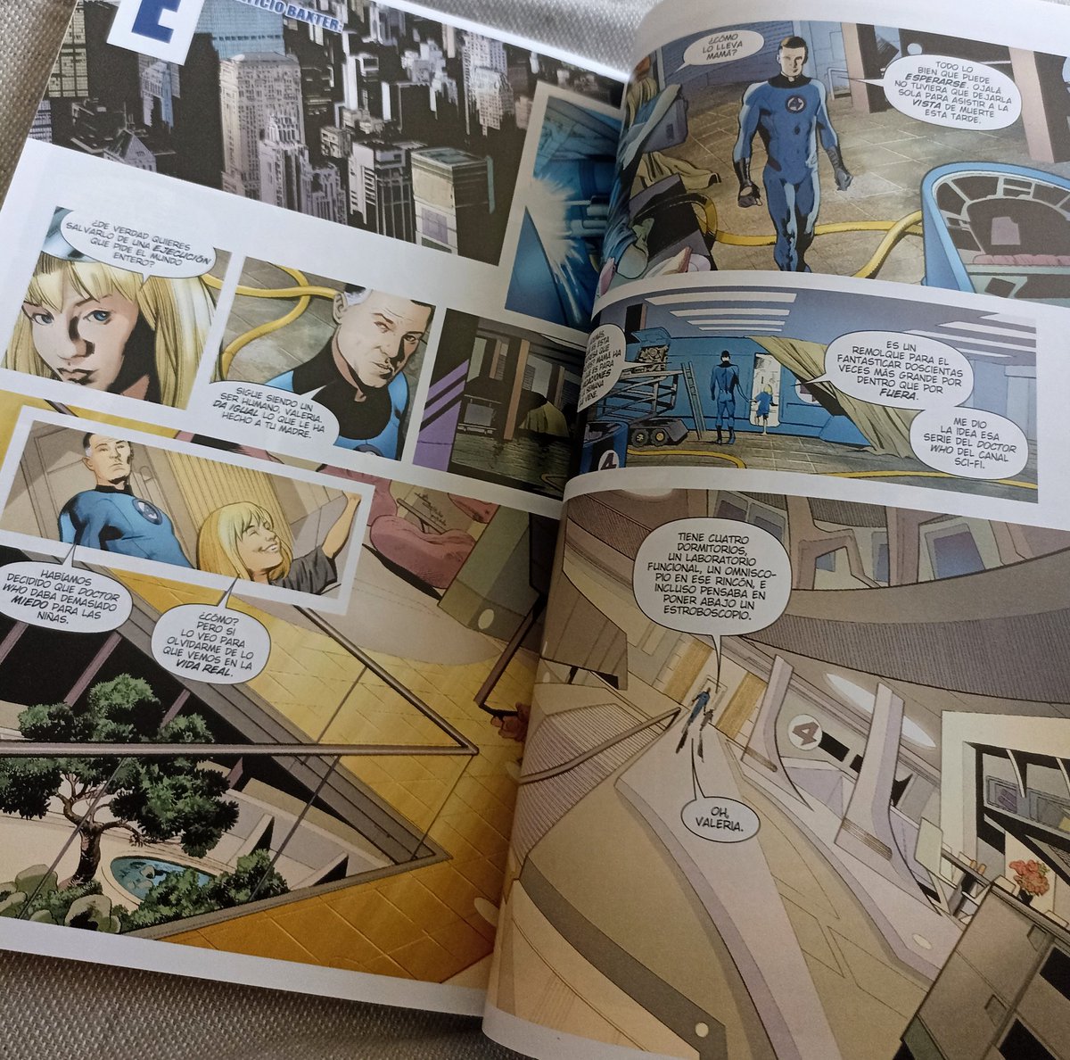 Pero qué maravilla es esta?!!! Valeria una whovian? @haciendomovidas <a href="/SuperPilopi/">Pilopi</a> <a href="/LuisCantos/">Luis Cantos</a> #doctorwho #4fantasticos