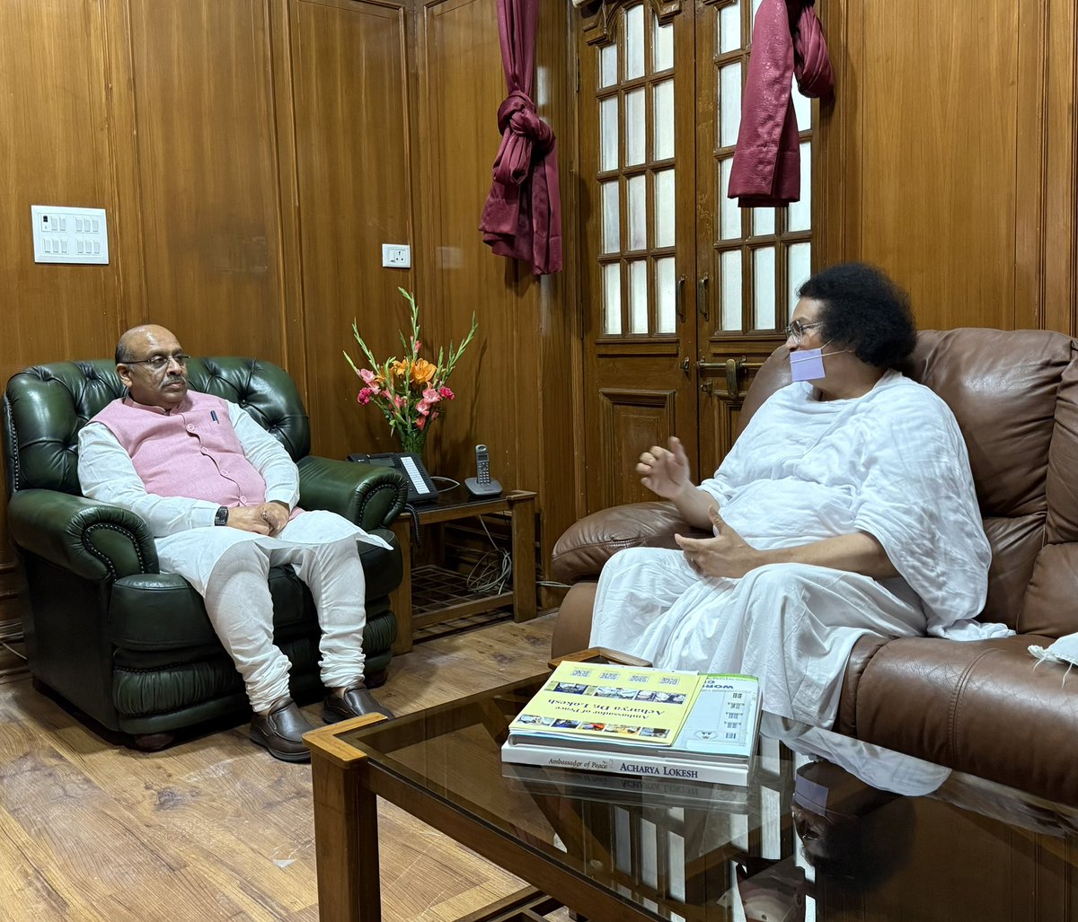 Acharya Lokesh Muni (@munilokesh) on Twitter photo рджрд┐рд▓реНрд▓реА рд╡рд┐рдзрд╛рдирд╕рднрд╛ рдХреЗ рдЕрдзреНрдпрдХреНрд╖ рдорд╛рдирдиреАрдп рд╢реНрд░реА рд╡рд┐рдЬреЗрдиреНрджрд░ рдЧреБрдкреНрддрд╛ рдЬреА рд╕реЗ рдкреВрдЬреНрдп рдЖрдЪрд╛рд░реНрдп рд▓реЛрдХреЗрд╢рдЬреА рдиреЗ рднреЗрдВрдЯ рдХрд░ рдЕрд╣рд┐рдВрд╕рд╛ рд╡рд┐рд╢реНрд╡ рднрд╛рд░рддреА рд╕рдВрд╕реНрдерд╛ рджреНрд╡рд╛рд░рд╛ рднрд╛рд░рдд рдордгреНрдбрдкрдо рдореЗрдВ 17 рд╕реЗ 25 рдЬрдирд╡рд░реА 2026 рдХреЛ рдЖрдпреЛрдЬрд┐рдд рдкреВрдЬреНрдп рдореЛрд░рд╛рд░реА рдмрд╛рдкреВ рдЬреА рдХреА рдиреМ рджрд┐рд╡рд╕реАрдп рд░рд╛рдордХрдерд╛ рдПрд╡рдВ рд░рд╛рд╖реНрдЯреНрд░реАрдп рдорд╣рддреНрд╡ рдХреЗ рдореБрджреНрджреЛ рдХреЗ рдмрд╛рд░реЗ рдореЗрдВ рдЪрд░реНрдЪрд╛ рдХреАред<a href="/Gupta_vijender/">Vijender Gupta</a> рджрд┐рд▓реНрд▓реА рд╡рд┐рдзрд╛рдирд╕рднрд╛ рдХреЗ рдЕрдзреНрдпрдХреНрд╖ рдорд╛рдирдиреАрдп рд╢реНрд░реА рд╡рд┐рдЬреЗрдиреНрджрд░ рдЧреБрдкреНрддрд╛ рдЬреА рд╕реЗ рдкреВрдЬреНрдп рдЖрдЪрд╛рд░реНрдп рд▓реЛрдХреЗрд╢рдЬреА рдиреЗ рднреЗрдВрдЯ рдХрд░ рдЕрд╣рд┐рдВрд╕рд╛ рд╡рд┐рд╢реНрд╡ рднрд╛рд░рддреА рд╕рдВрд╕реНрдерд╛ рджреНрд╡рд╛рд░рд╛ рднрд╛рд░рдд рдордгреНрдбрдкрдо рдореЗрдВ 17 рд╕реЗ 25 рдЬрдирд╡рд░реА 2026 рдХреЛ рдЖрдпреЛрдЬрд┐рдд рдкреВрдЬреНрдп рдореЛрд░рд╛рд░реА рдмрд╛рдкреВ рдЬреА рдХреА рдиреМ рджрд┐рд╡рд╕реАрдп рд░рд╛рдордХрдерд╛ рдПрд╡рдВ рд░рд╛рд╖реНрдЯреНрд░реАрдп рдорд╣рддреНрд╡ рдХреЗ рдореБрджреНрджреЛ рдХреЗ рдмрд╛рд░реЗ рдореЗрдВ рдЪрд░реНрдЪрд╛ рдХреАред<a href="/Gupta_vijender/">Vijender Gupta</a>