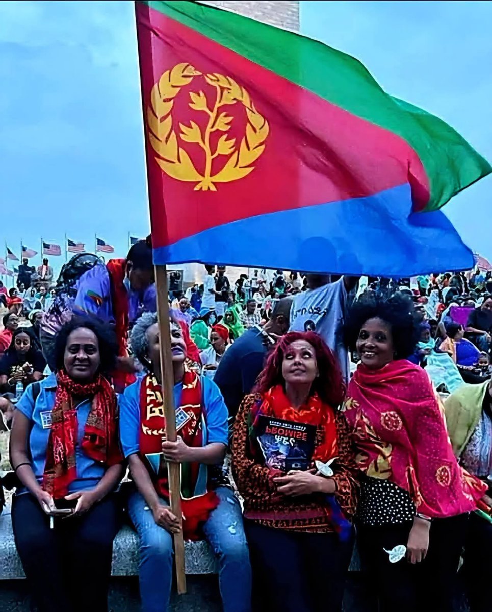 satir_lasale's tweet image. Respecting Eritrea 🇪🇷 flag is, remembering the huge sacrifices paid to liberate and defend the sovereignty. In the flag we celebrate the culture, identity, history and values. #Eritrea #Eritreamylove #Eritreafestival