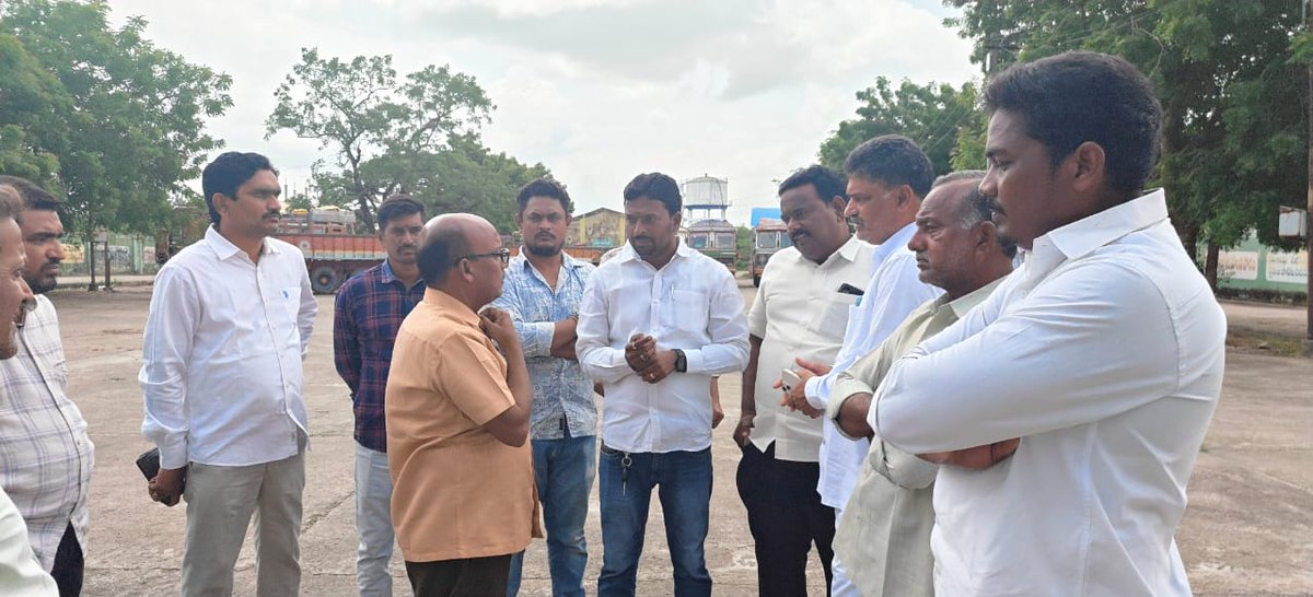 GKR4BJP's tweet image. శనివారం నాడు చొప్పదండి నియోజకవర్గ కేంద్రంలోని ప్రభుత్వ హై స్కూల్ గ్రౌండ్ లో కేంద్ర హోంశాఖ సహాయ మంత్రివర్యులు శ్రీ @bandisanjay_bjp గారి చేతుల మీదుగా జరిగే సైకిళ్ల పంపిణీ (#Modigift) కార్యక్రమంలో భాగంగా నేడు జిల్లా నాయకులతో కలిసి గ్రౌండ్ లోని ఏర్పాట్లను పరిశీలించడం జరిగింది.