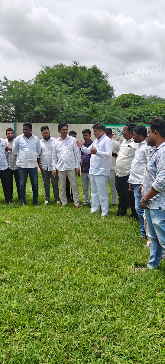 GKR4BJP's tweet image. శనివారం నాడు చొప్పదండి నియోజకవర్గ కేంద్రంలోని ప్రభుత్వ హై స్కూల్ గ్రౌండ్ లో కేంద్ర హోంశాఖ సహాయ మంత్రివర్యులు శ్రీ @bandisanjay_bjp గారి చేతుల మీదుగా జరిగే సైకిళ్ల పంపిణీ (#Modigift) కార్యక్రమంలో భాగంగా నేడు జిల్లా నాయకులతో కలిసి గ్రౌండ్ లోని ఏర్పాట్లను పరిశీలించడం జరిగింది.