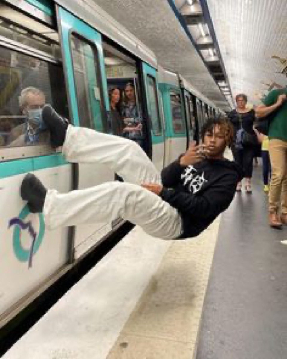 insane poses tweet media