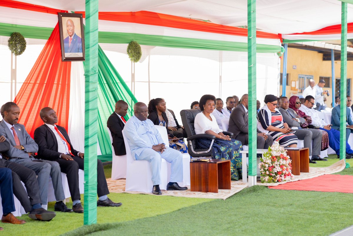 OPDD-Burundi (@opdd_burundi) on Twitter photo Dans son discours, la Première Dame SE <a href="/Burundi1stLady/">Angeline Ndayishimiye Ndayubaha</a> a exprimé sa gratitude envers tous ceux qui ont contribué au succès de cette campagne. Elle a notamment remercié l'Ambassade de la #Tanzanie au Burundi, la banque #CRDB, l'#ITRACOM et d'autres partenaires au développement. Dans son discours, la Première Dame SE <a href="/Burundi1stLady/">Angeline Ndayishimiye Ndayubaha</a> a exprimé sa gratitude envers tous ceux qui ont contribué au succès de cette campagne. Elle a notamment remercié l'Ambassade de la #Tanzanie au Burundi, la banque #CRDB, l'#ITRACOM et d'autres partenaires au développement.