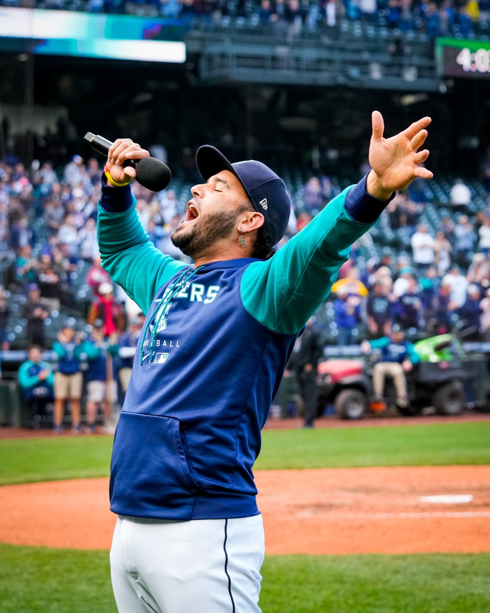 Seattle Mariners (@mariners) on Twitter photo LOVE a good reunion episode 🔱 LOVE a good reunion episode 🔱