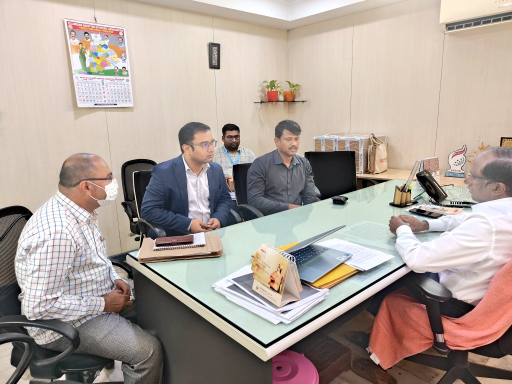 CSC SPV Telangana (@csctelangana) on Twitter photo Strengthening #DigitalIndia & #WomenEmpowerment in Telangana! Productive meeting with Smt. D. Divya, IAS,CEO SERP Shri Krishna Kumar Singh (SVP Digipay, CSC-SPV & Dr. Vignesh Sornamohan SVP & State Head TS ,towards last-mile digital & financial inclusion! <a href="/CSCegov_/">CSCeGov</a>
<a href="/GoI_MeitY/">Ministry of Electronics & IT</a>. Strengthening #DigitalIndia & #WomenEmpowerment in Telangana! Productive meeting with Smt. D. Divya, IAS,CEO SERP Shri Krishna Kumar Singh (SVP Digipay, CSC-SPV & Dr. Vignesh Sornamohan SVP & State Head TS ,towards last-mile digital & financial inclusion! <a href="/CSCegov_/">CSCeGov</a>
<a href="/GoI_MeitY/">Ministry of Electronics & IT</a>.