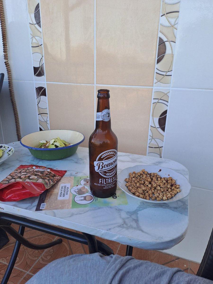 Döşemealtında  balkonda soguk birada iyi  gidiyor  herkese selamlar