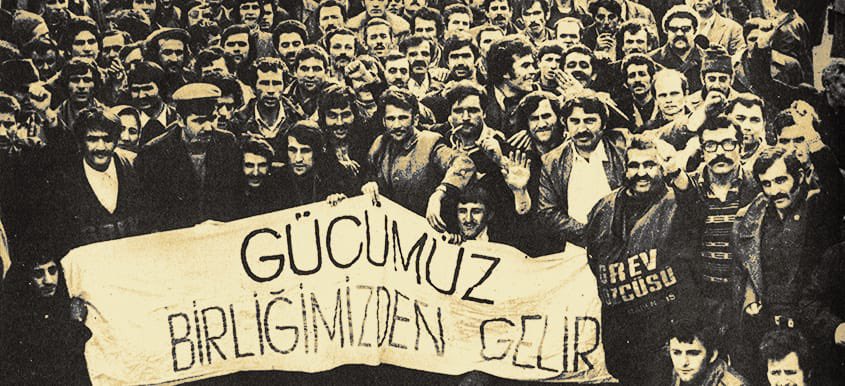 Kamu İşçileri 8 aydır sözleşme bekliyor. İşçiler 2024 maaşıyla geçinmeye çalışıyor. İşçinin tek derdi geçim sıkıntısı aylardır buna çözüm bulunamıyor.

"Milli güvenliği bozucu nitelikte görülmesi" gerekçesiyle maden işçileri sendikasının  grev 60 gün ertelendi. 
Tek imza ile 1