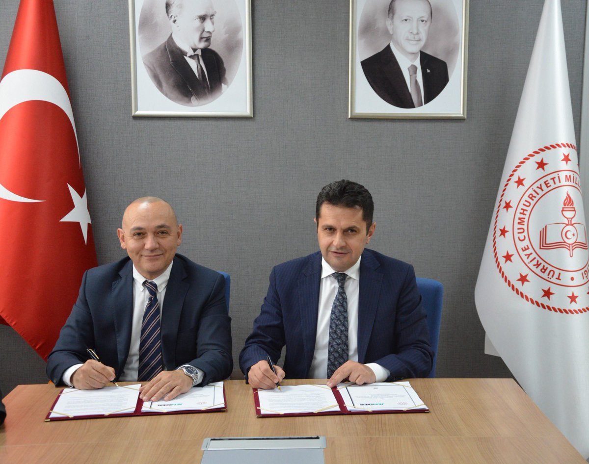 tcmeb_mtegm's tweet photo. 📌 Mesleki ve Teknik Eğitimde Sektörel İşbirlikler Artarak Devam Ediyor

Meslekî ve Teknik Eğitim Genel Müdürlüğü ile Jeneratör Sanayicileri ve Güç Sistemleri Derneği (JENDER) arasında “Mesleki Eğitim İşbirliği Protokolü” imzalandı. 

➡️ https://t.co/bPxzAk6yfg https://t.co/h9Jw092TiV