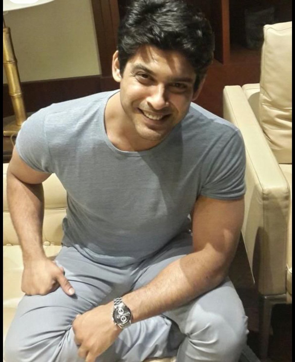 Not everyone gives u peace just by existing.
But he did — effortlessly.

5 YRS OF MAGICAL DKKA

#SidharthShukla #ForeverInOurHearts