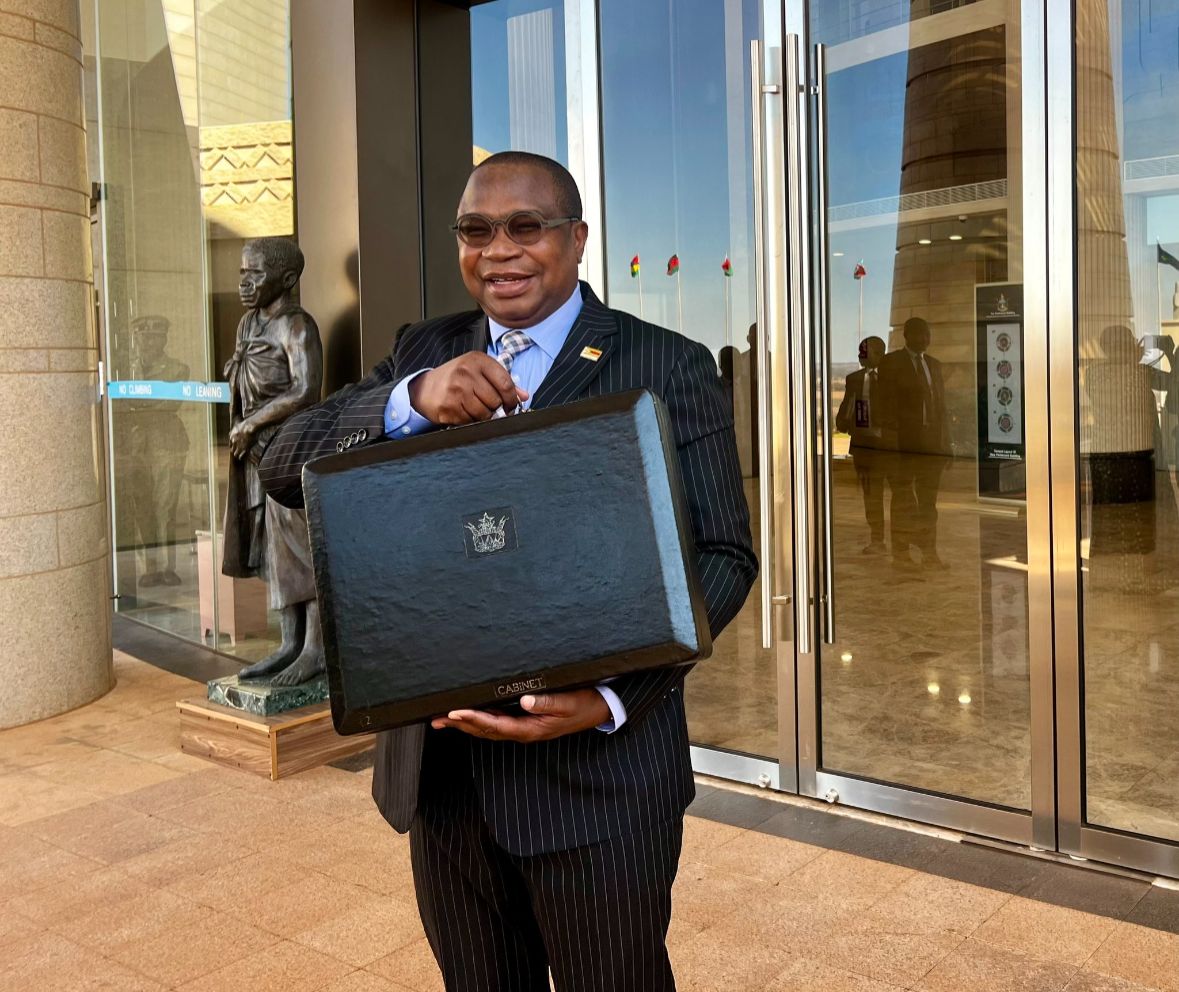 Agric sector projected to grow 21.1% in 2025, up from the initial projection of 12.8% due the positive impact of the La-Niña phenomenon, which enhanced production across key crops, including tobacco, maize &amp; traditional grains - <a href="/MthuliNcube/">Prof. Mthuli Ncube</a> MidTermBudget Review

<a href="/ZimTreasury/">MOFED&IP</a>