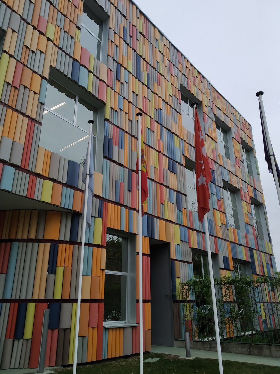 La Biblioteca Central de #Leganes, debería de estar ocupada por los colectivos culturales de #Leganés (para lo que estaba previsto), y no por las concejalías que actualmente ocupan ese espacio. 

Deberían de buscar otra ubicación.

<a href="/UnionporLeganes/">ULEG</a> <a href="/ppleganes/">Partido Popular de Leganés 🇪🇸</a>