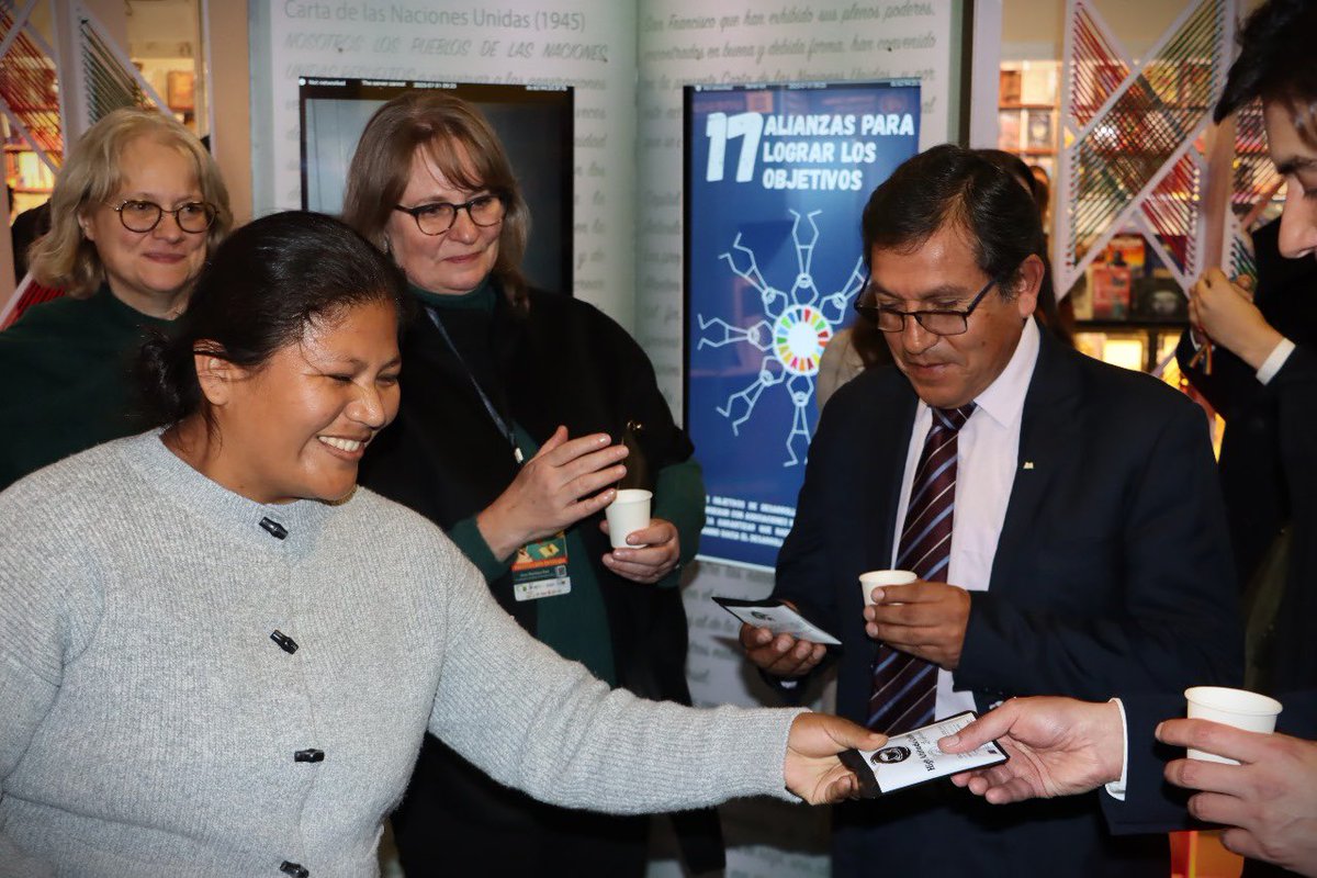 ONUBolivia's tweet photo. ✨En un recorrido por la #FILLaPaz, Anna Pont, Coord. de @ONUBolivia, y representantes de agencias, fondos y programas visitaron los stands de Naciones Unidas, institución invitada, y Francia, país invitado, donde compartieron con visitantes impulsando el diálogo cultural 📚 https://t.co/cF6vaSEj8d