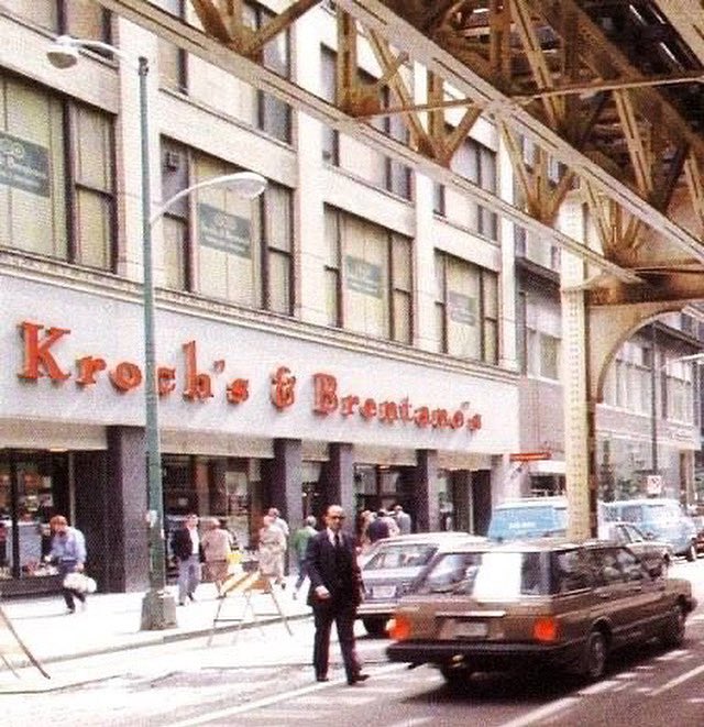 vanishedchicago's tweet photo. Thirty years ago today, Kroch’s &amp; Brentano’s Book Store went out business! I still miss this place so much! Please share your memories! Thank you! https://t.co/37FuwPe0cw