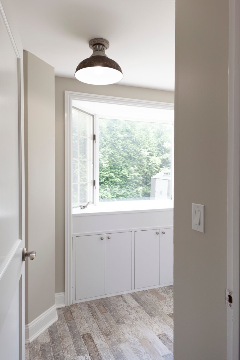 djshomeimprove's tweet photo. Even the most practical spaces deserve good design. For this laundry room makeover, we kept things simple but impactful: new porcelain flooring for durability and easy maintenance, updated lighting to brighten the space, and a fresh coat of Hazy Skies by Benjamin Moore. https://t.co/5DDechOBxd