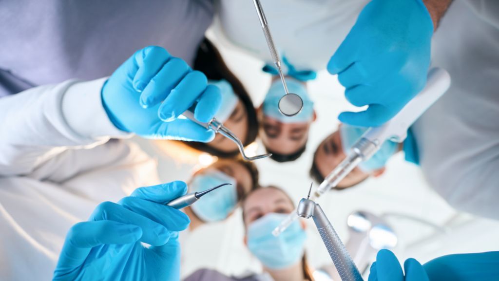 OralHealthGroup's tweet photo. Timeline: Solo dental practice ownership continues to decline in Canada: https://t.co/yCyP44CY6c https://t.co/tLh2HRct23